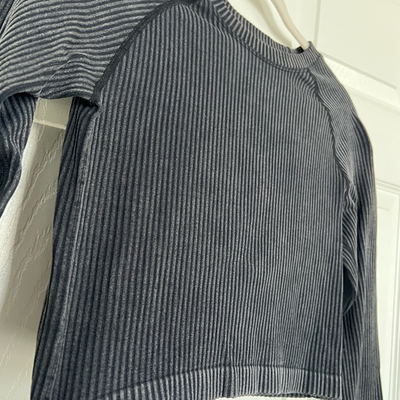 Aura Charcoal Ribbed Crop Top - Picture 2 of 4